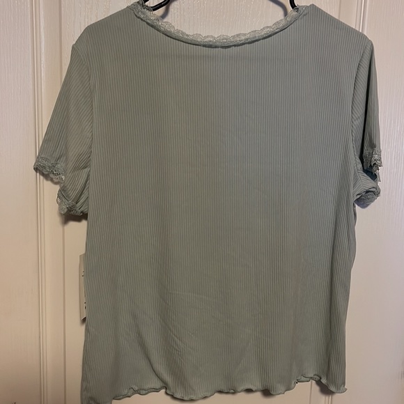 NWT No Boundaries Lace Tee - Picture 3 of 3